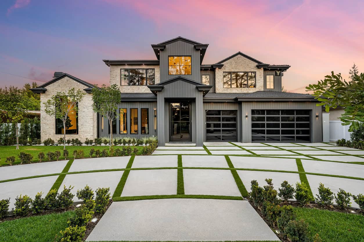 Luxury Contemporary Farmhouse kit home. Zip Zip Kit Homes Farmhouse.